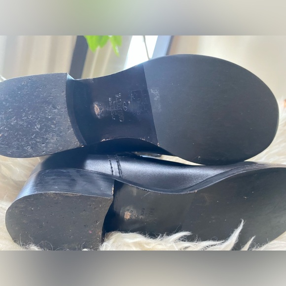 Valentino Unveils: Exquisite Leather Mid-Calf Moto Boots 🖤👢🌹 - Picture 7 of 9